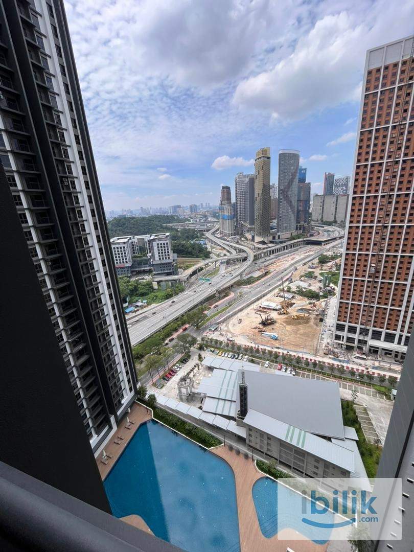 Balcony Queen bedroom at D'Quince Residences @ Damansara Perdana - Image 5