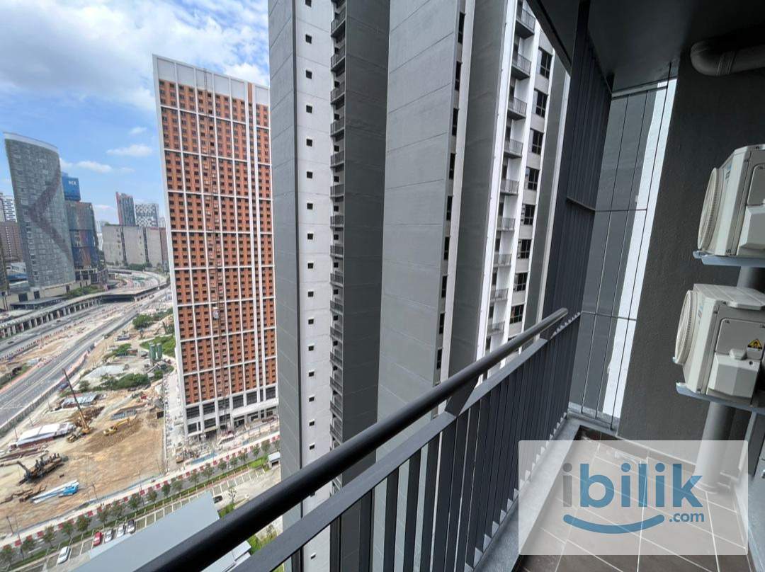 Balcony Queen bedroom at D'Quince Residences @ Damansara Perdana - Image 6