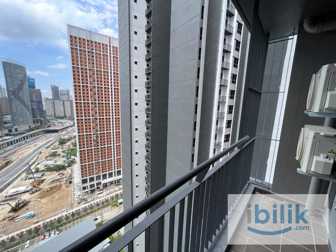 Middle Balcony Queen bedroom at D'Quince Residences @ Damansara Perdana🏠 - Image 6