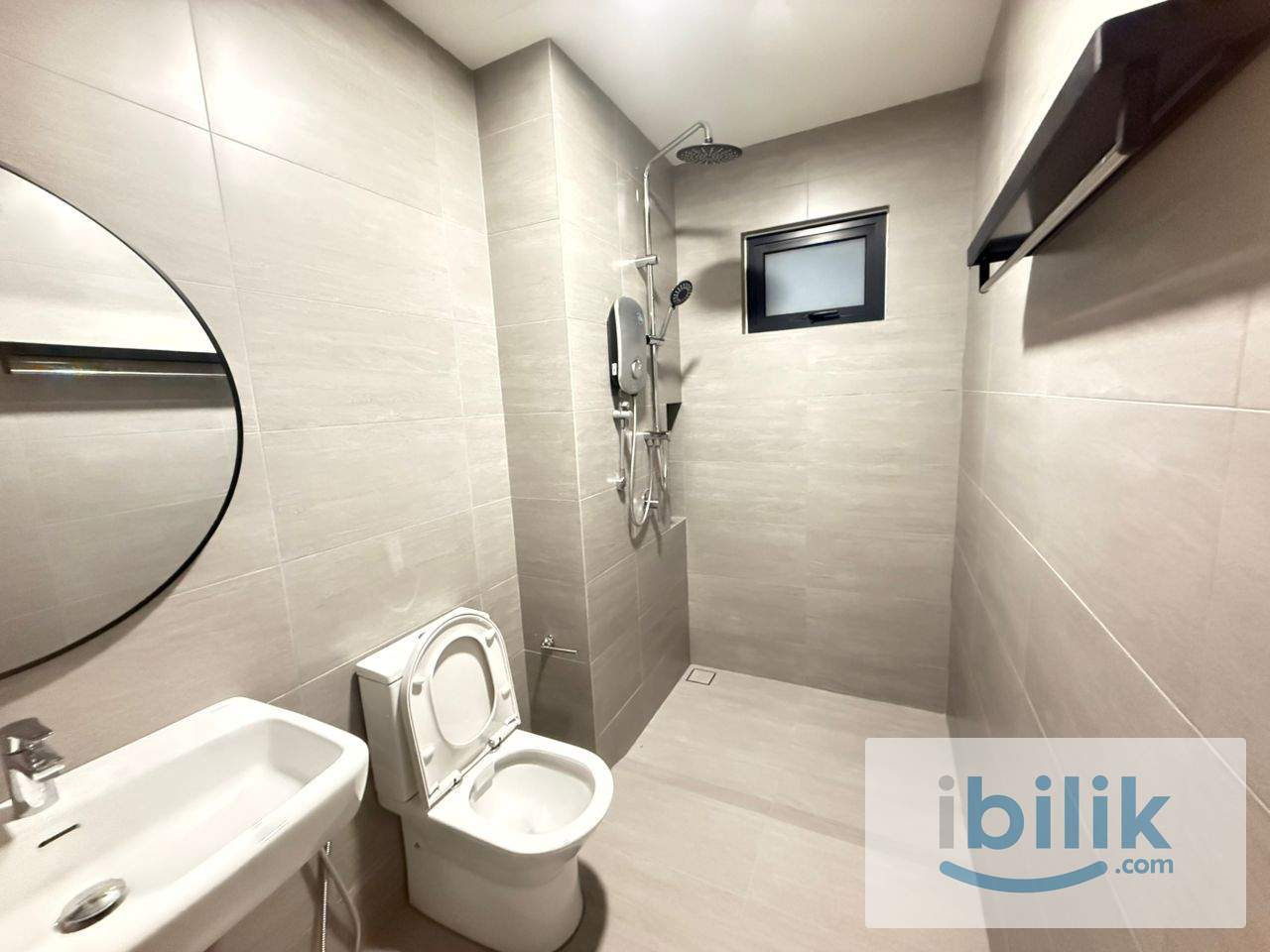 New Conditions👍 Middle Queen bedroom at Residensi Ava @ Kepong/ Kiara Bay - Image 10