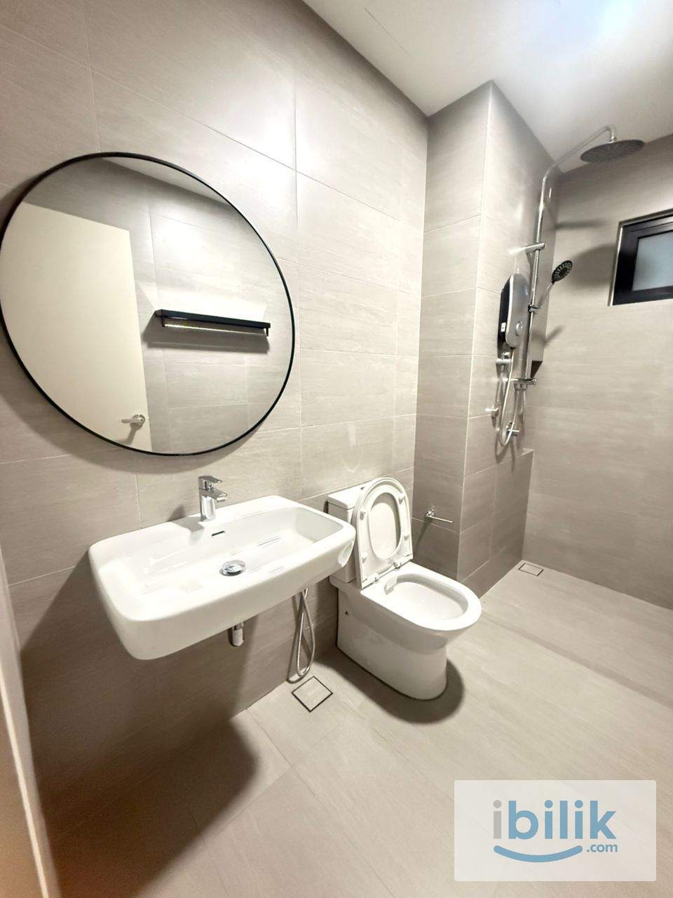 New Conditions👍 Middle Queen bedroom at Residensi Ava @ Kepong/ Kiara Bay - Image 9