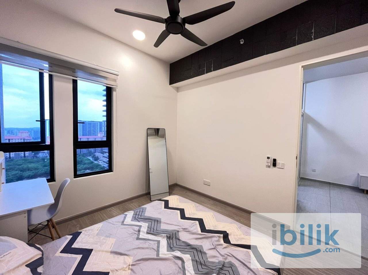 Fully Furnished🔥Big Room attached Sharing Bathroom at The Arcuz Residences @ PJ Kelana Jaya - Image 3