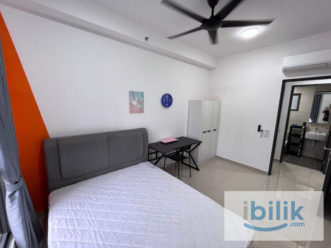 Good Conditions🔥Middle Queen bedroom at D'Quince Residences @ Damansara Perdana - Image 5
