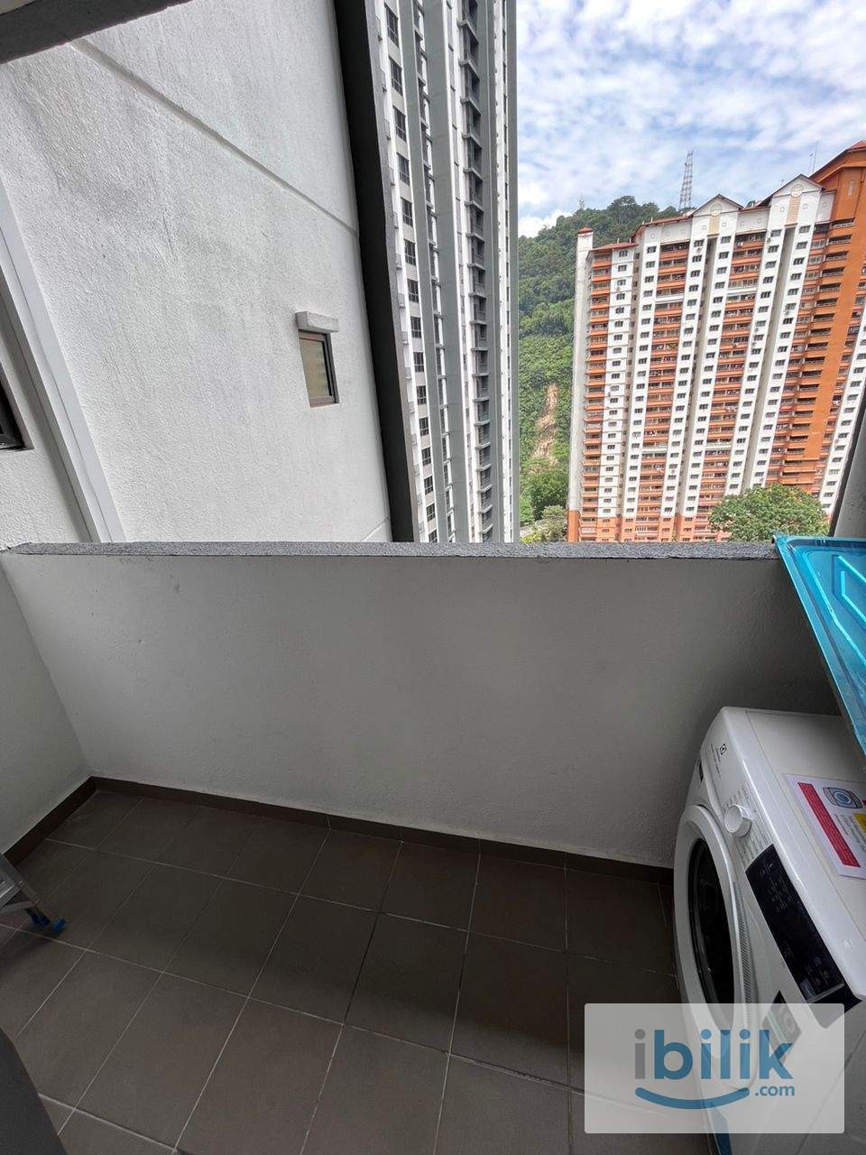 Good Conditions🔥Middle Queen bedroom at D'Quince Residences @ Damansara Perdana - Image 8