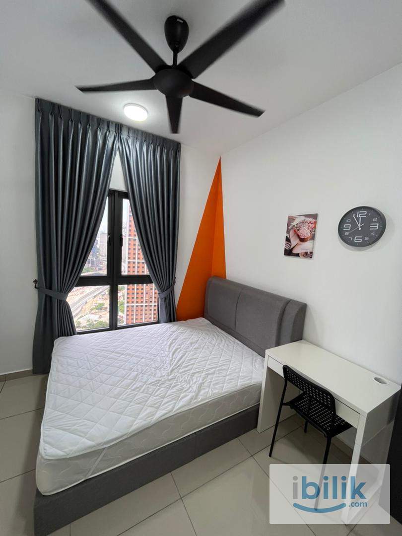 Good Conditions🔥Middle Queen bedroom at D'Quince Residences @ Damansara Perdana - Image 4