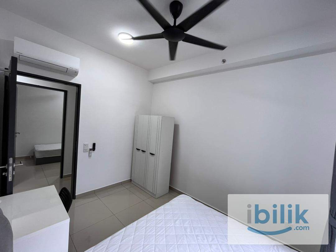 Good Conditions🔥Middle Queen bedroom at D'Quince Residences @ Damansara Perdana - Image 5