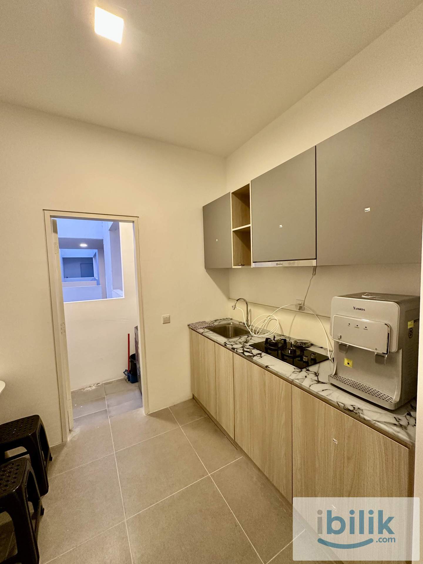 Walk Distance to MRT🚆 Middle Queen bedroom at Enesta Suites @ Kepong / Jinjang - Image 4