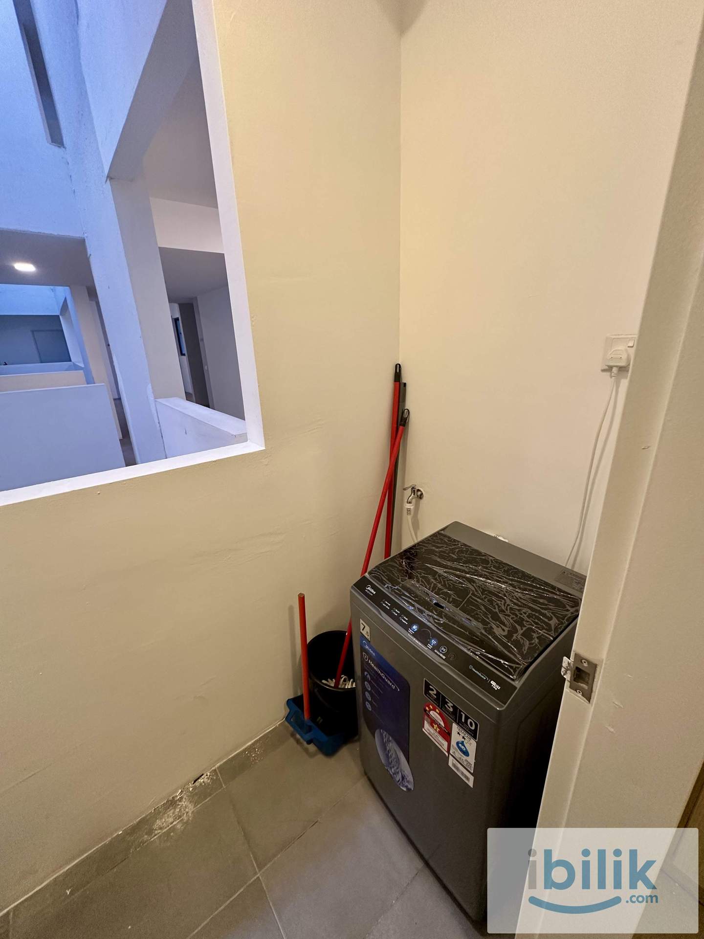 Walk Distance to MRT🚆 Middle Queen bedroom at Enesta Suites @ Kepong / Jinjang - Image 6