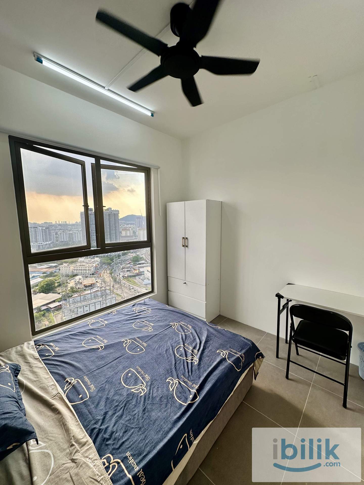 Walk Distance to MRT🚆 Middle Queen bedroom at Enesta Suites @ Kepong / Jinjang - Image 2