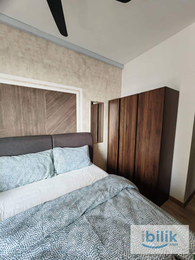 Fully Furnished 👍Middle Queen bedroom at Emporis @ Kota Damansara - Image 2