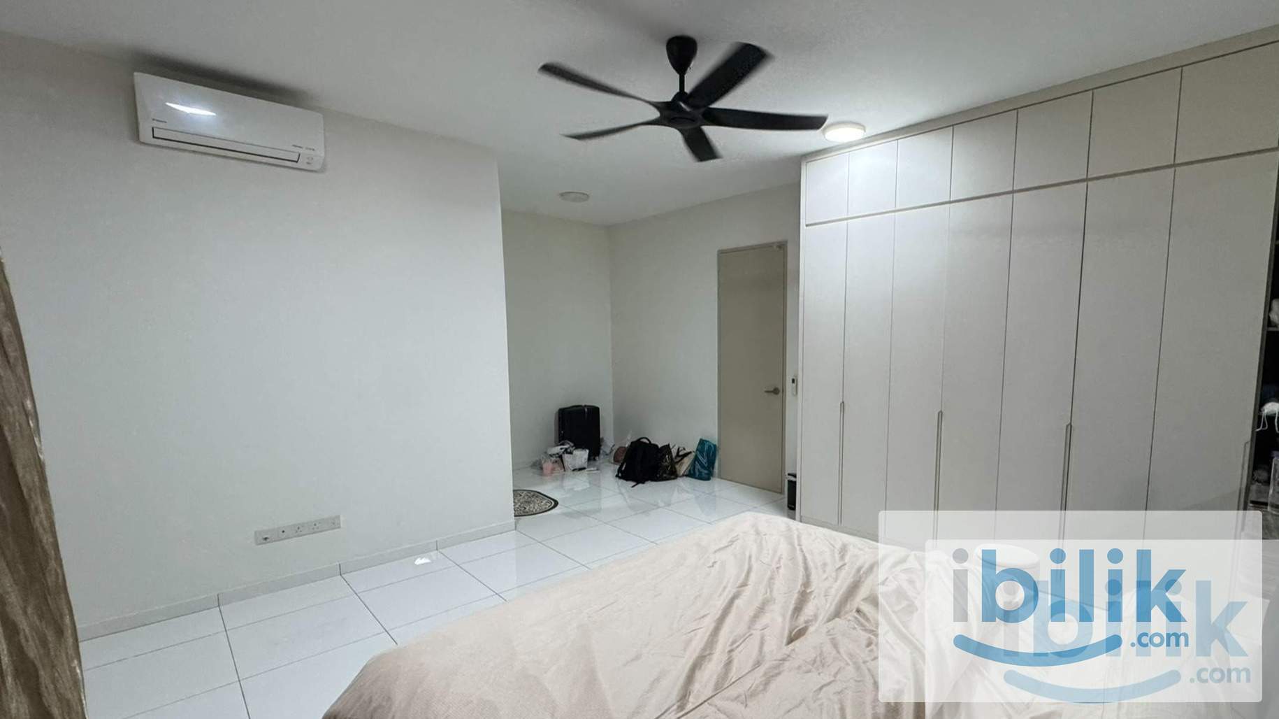 Spacious Master Room at Bukit Indah - Image 1