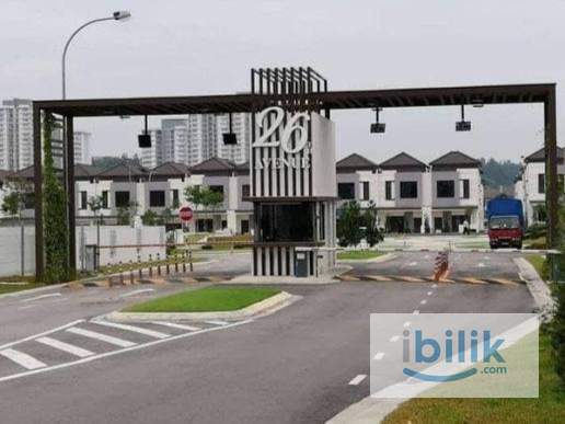 Spacious Master Room at Bukit Indah - Image 7