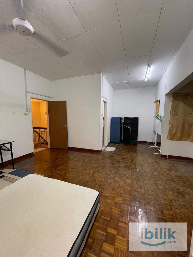 🏠📶 Spacious Master Room @ Bandar Utama | WiFi + Aircond ❄️ | Move-in Immediately - Image 1