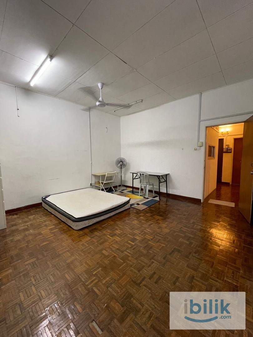🏠📶 Spacious Master Room @ Bandar Utama | WiFi + Aircond ❄️ | Move-in Immediately - Image 3