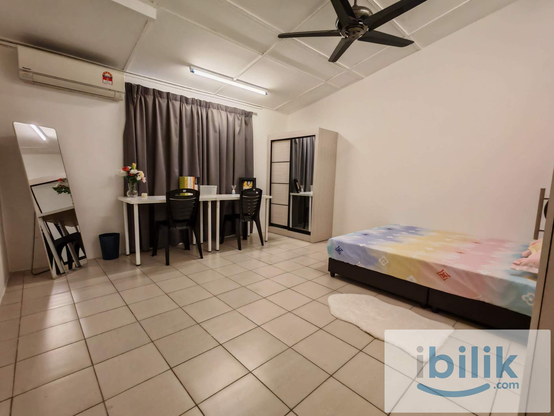 TARUMT Big Middle Bedroom.  - Image 1