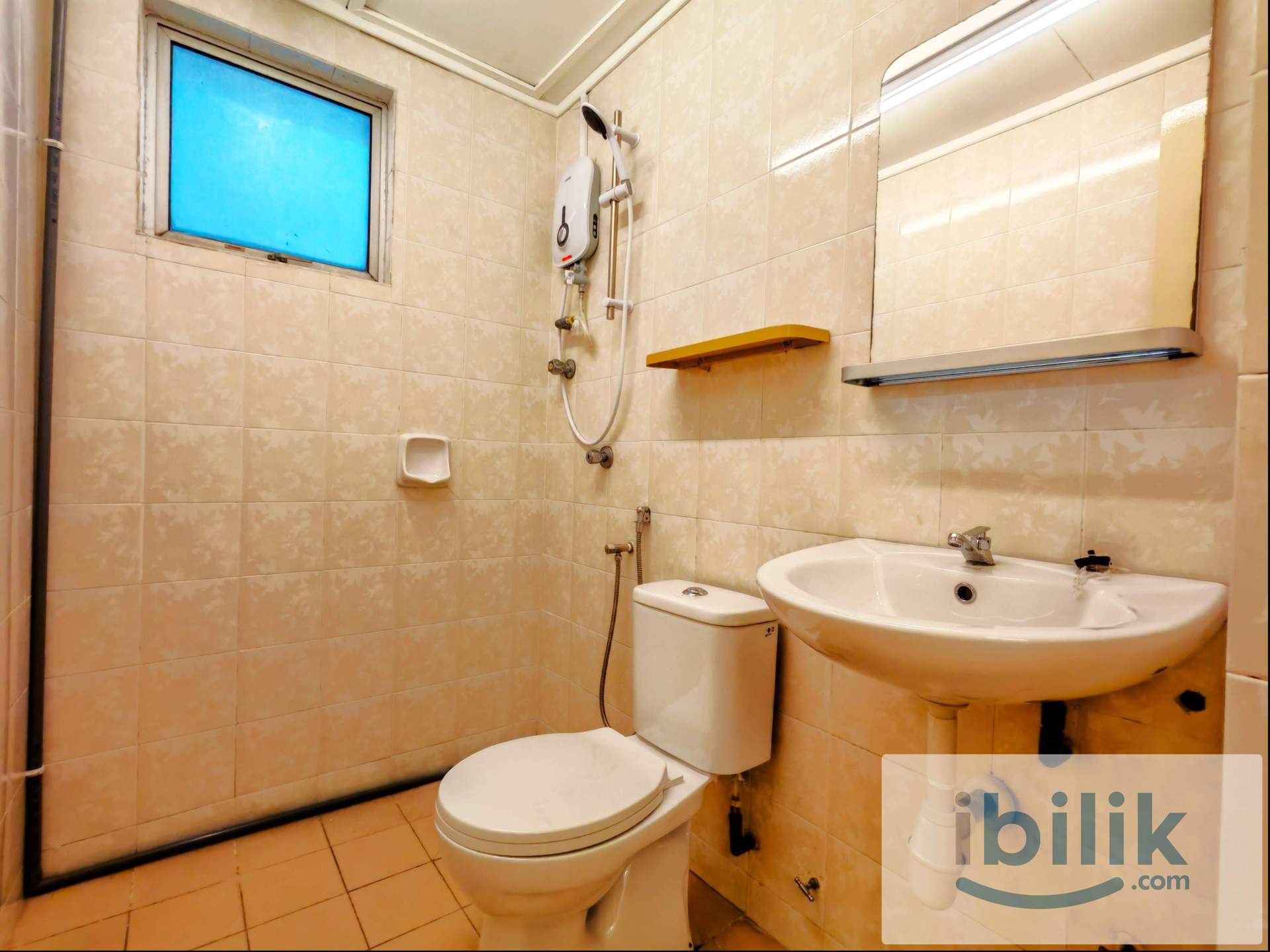 Ara Damansara Master Bedroom with Private Bathroom - Image 3