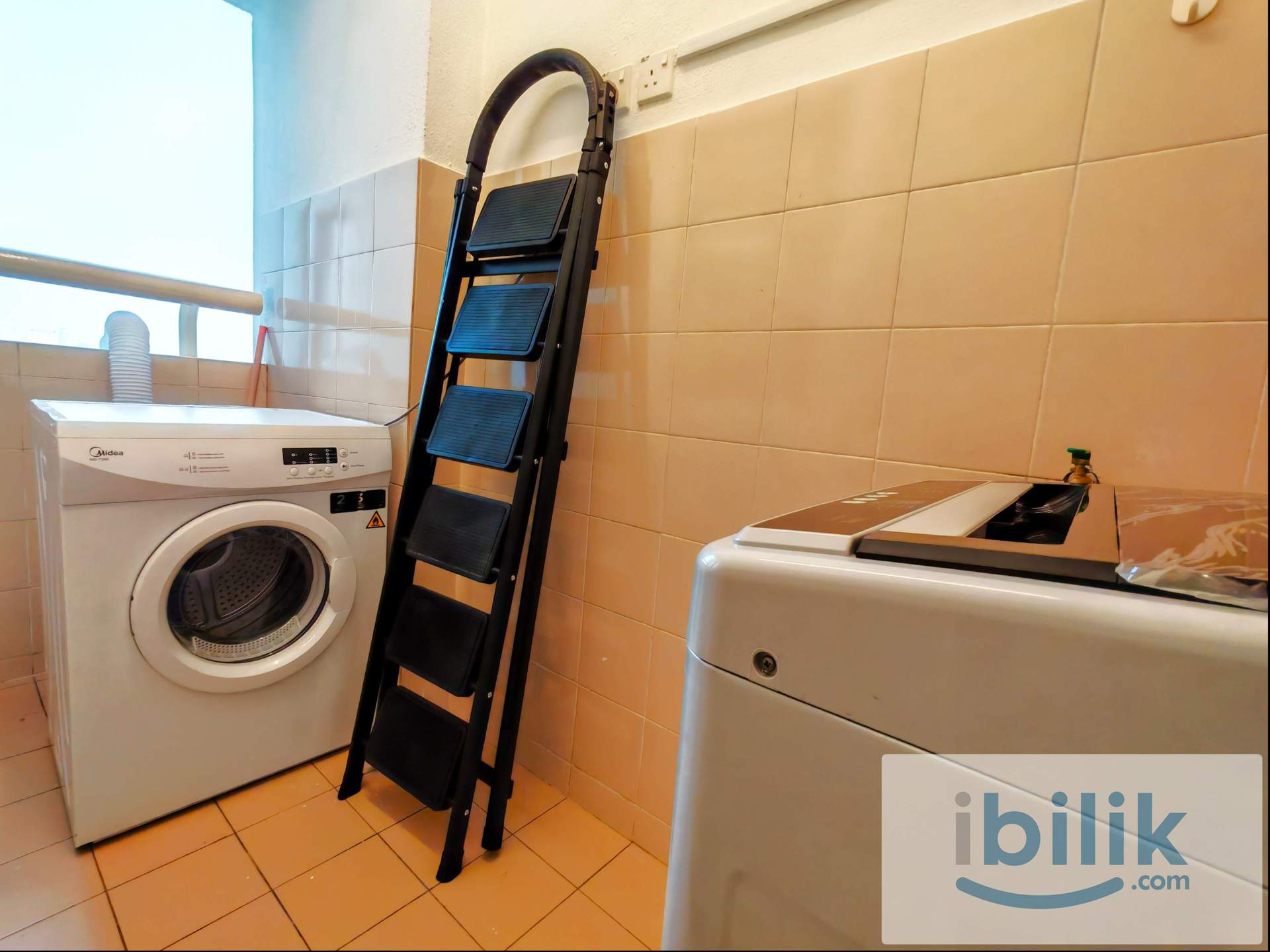 Ara Damansara Master Bedroom with Private Bathroom - Image 4