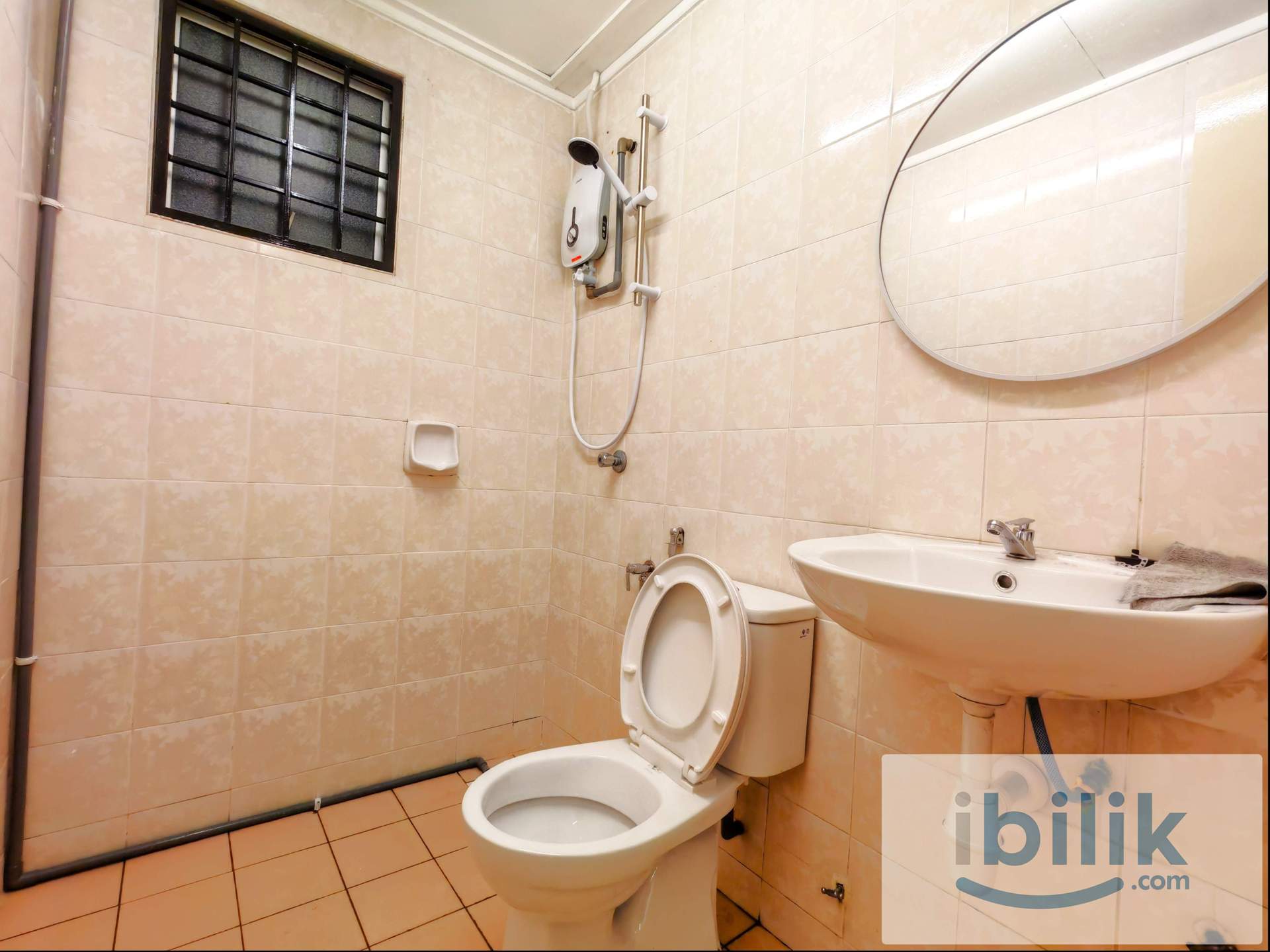 Ara Damansara Master Bedroom with Private Bathroom - Image 7