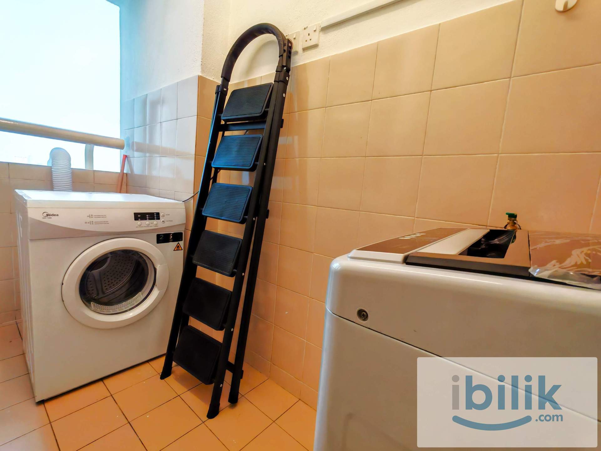 Ara Damansara Balcony Room. Nearby LRT. Free WiFi electricity  - Image 4