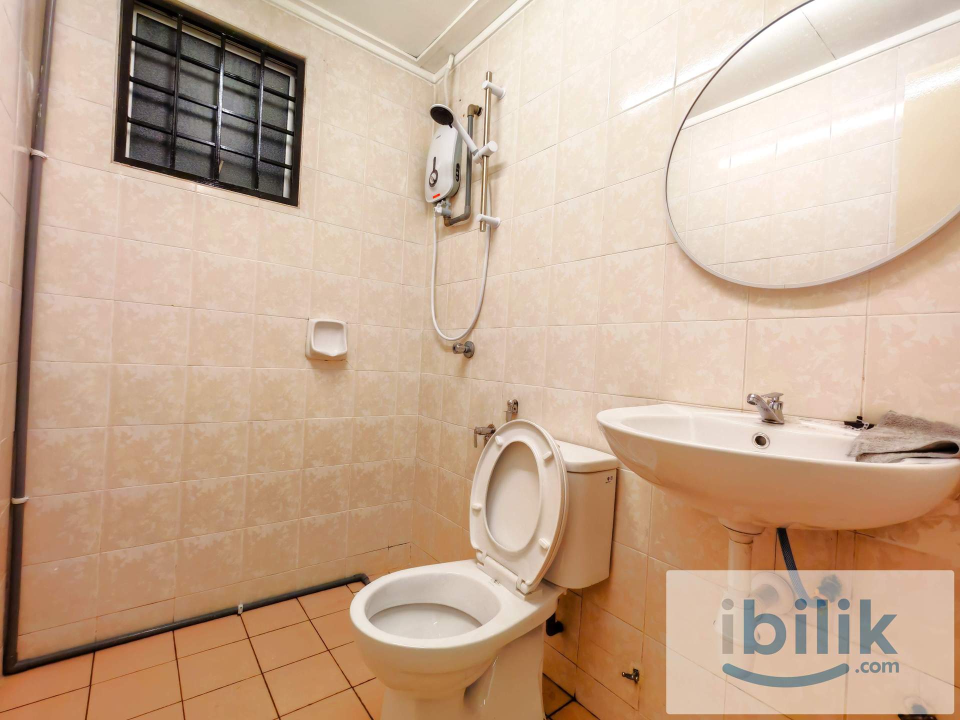 Ara Damansara Balcony Room. Nearby LRT. Free WiFi electricity  - Image 5