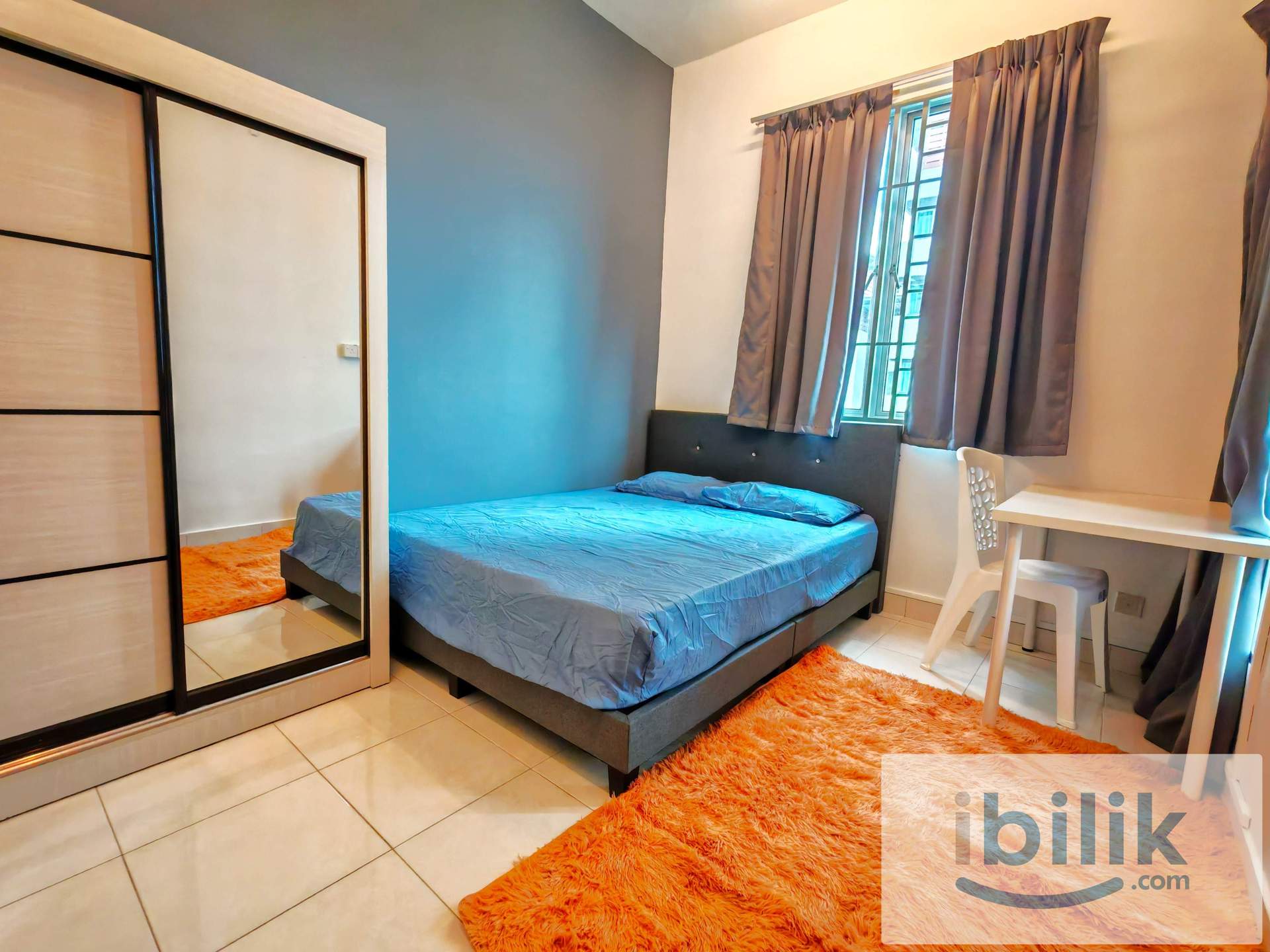 Subang Jaya Middle Bedroom. Free WiFi electricity.Nearby LRT - Image 1