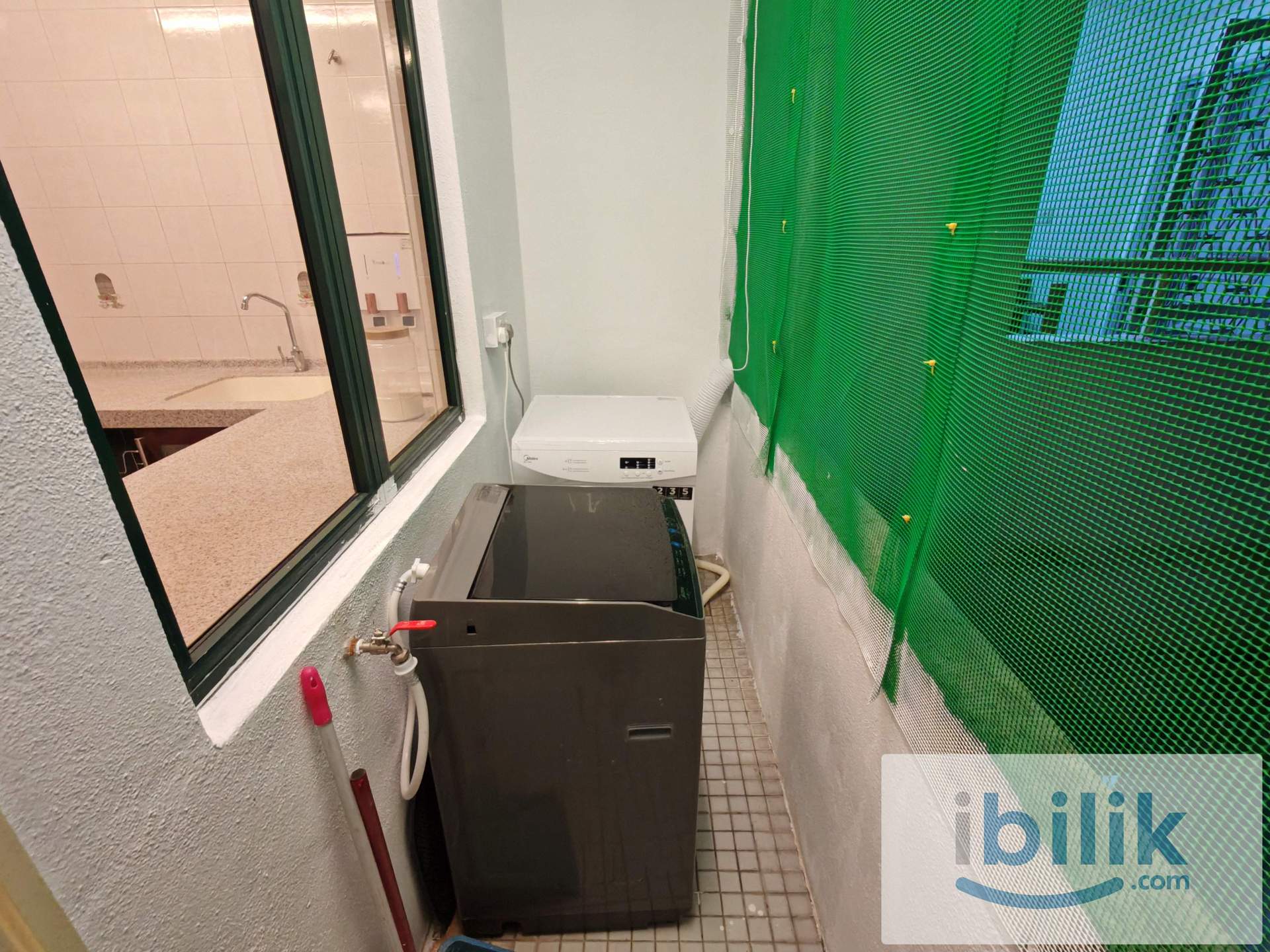 TTDI MIDDLE ROOM NEARBY MRT. Free WiFi electricity  - Image 4
