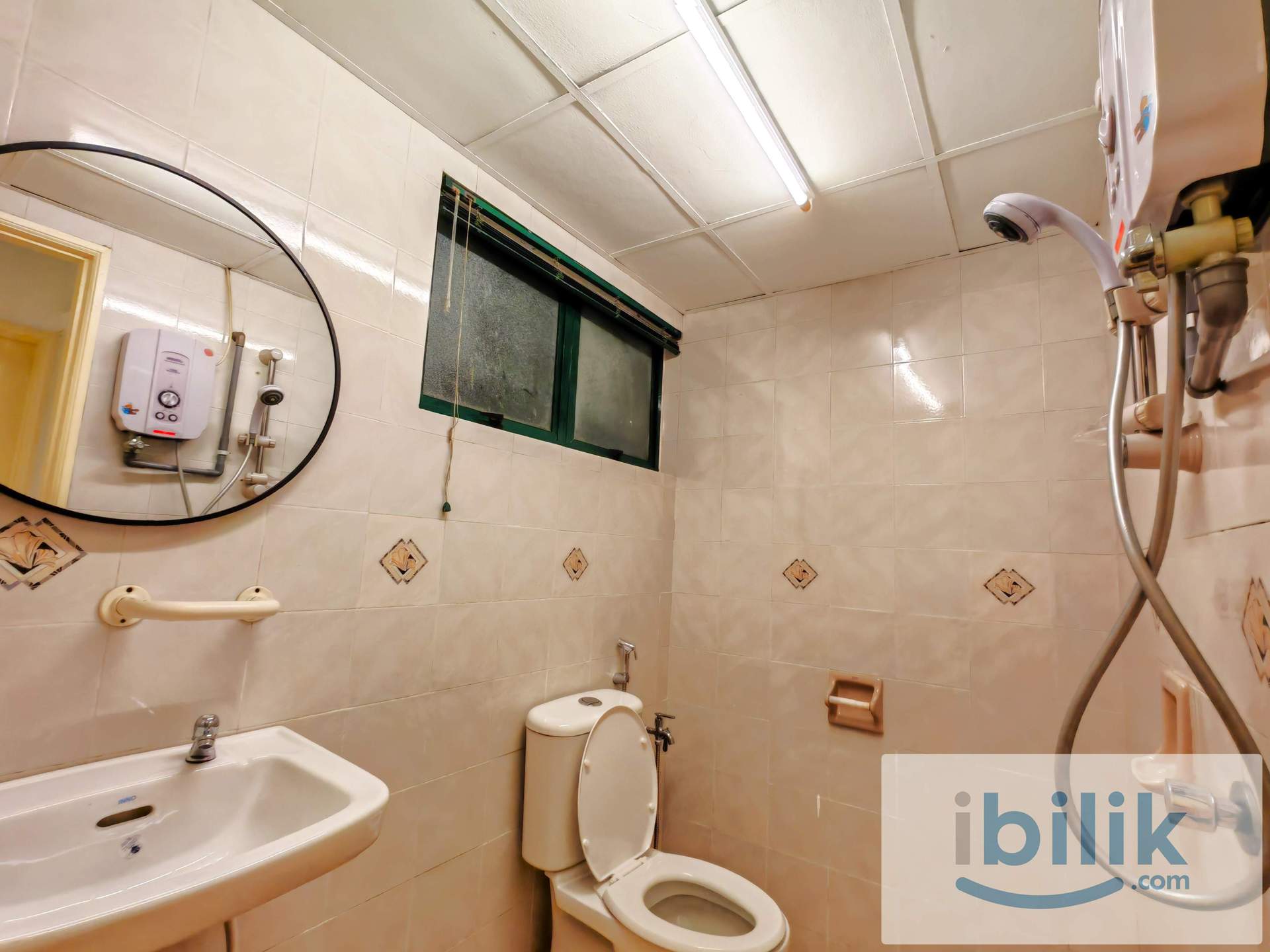 TTDI MIDDLE ROOM NEARBY MRT. Free WiFi electricity  - Image 5