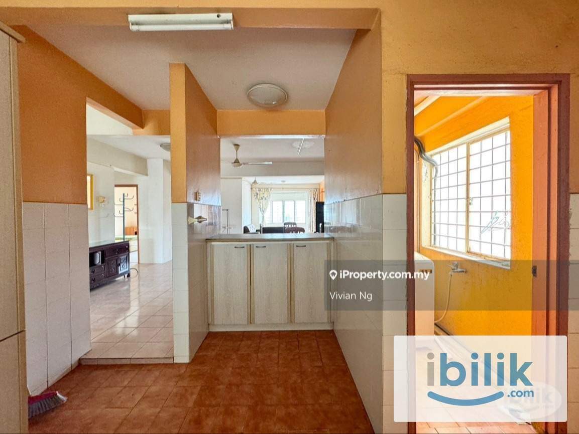 Middle Room - Image 1