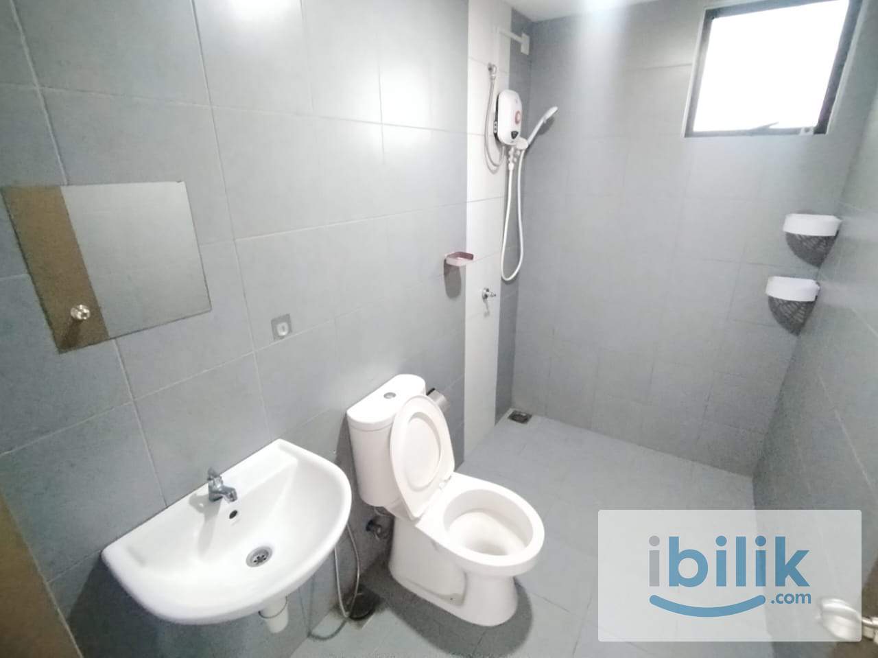 Medium Room with Aircond @ Astetica, Seri Kembangan near KTM Serdang, access to Kl Sentral, Mid Valley - Image 1