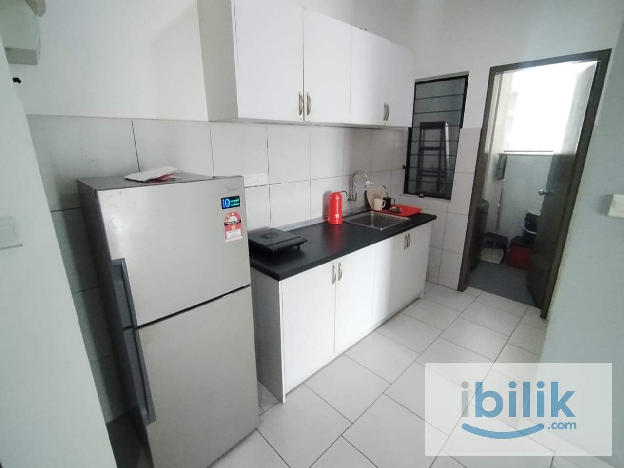 Medium Room with Aircond @ Astetica, Seri Kembangan near KTM Serdang, access to Kl Sentral, Mid Valley - Image 3