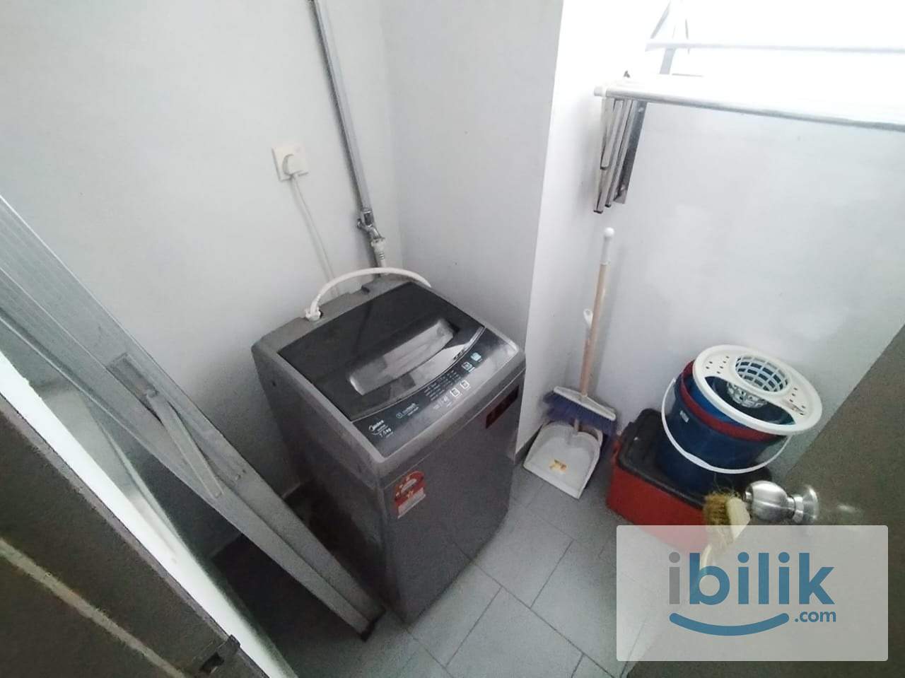 Medium Room with Aircond @ Astetica, Seri Kembangan near KTM Serdang, access to Kl Sentral, Mid Valley - Image 4