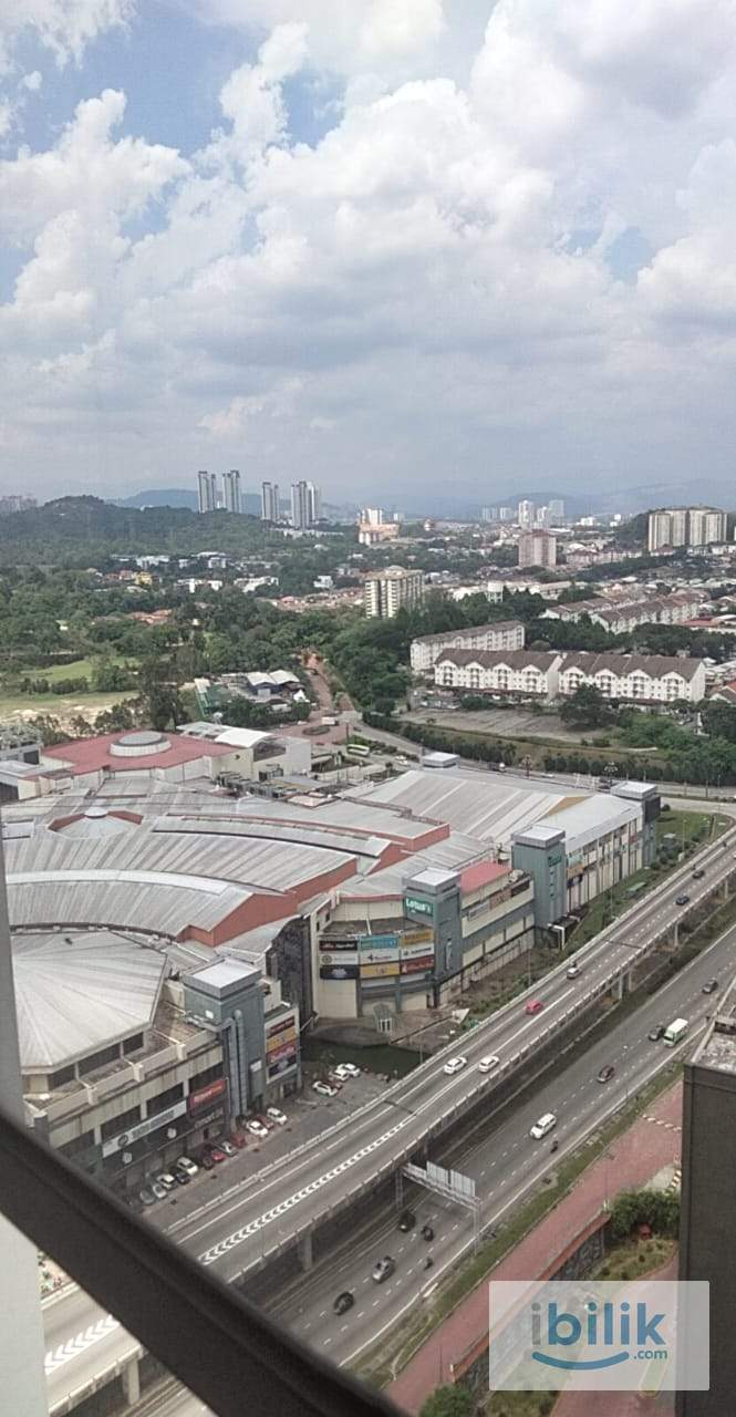 Astetica Female Unit Medium Room with AC @ Seri Kembanagan near The Mines, KTM Serdang - Image 1