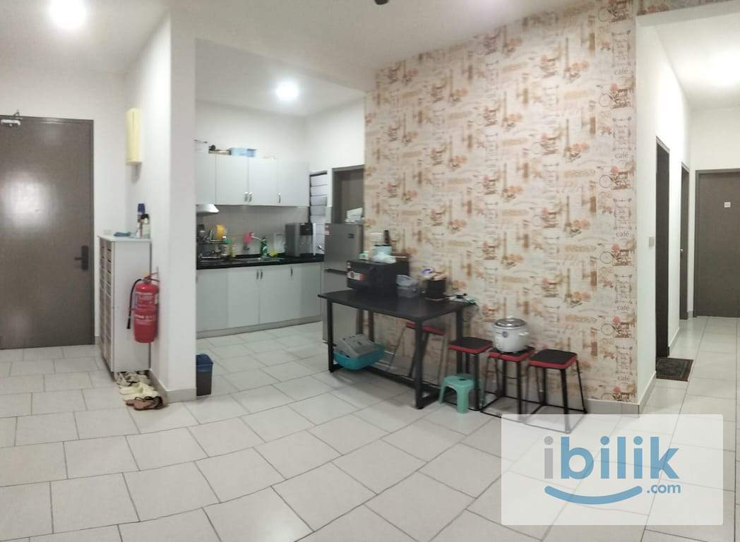 Astetica Female Unit Medium Room with AC @ Seri Kembanagan near The Mines, KTM Serdang - Image 4