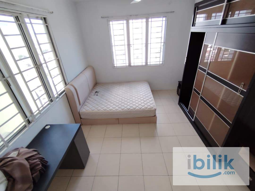 King Size bedroom with AC & Window @ Platinum Lake Pv 10, Setapak near to PV 128, TARUMT - Image 1
