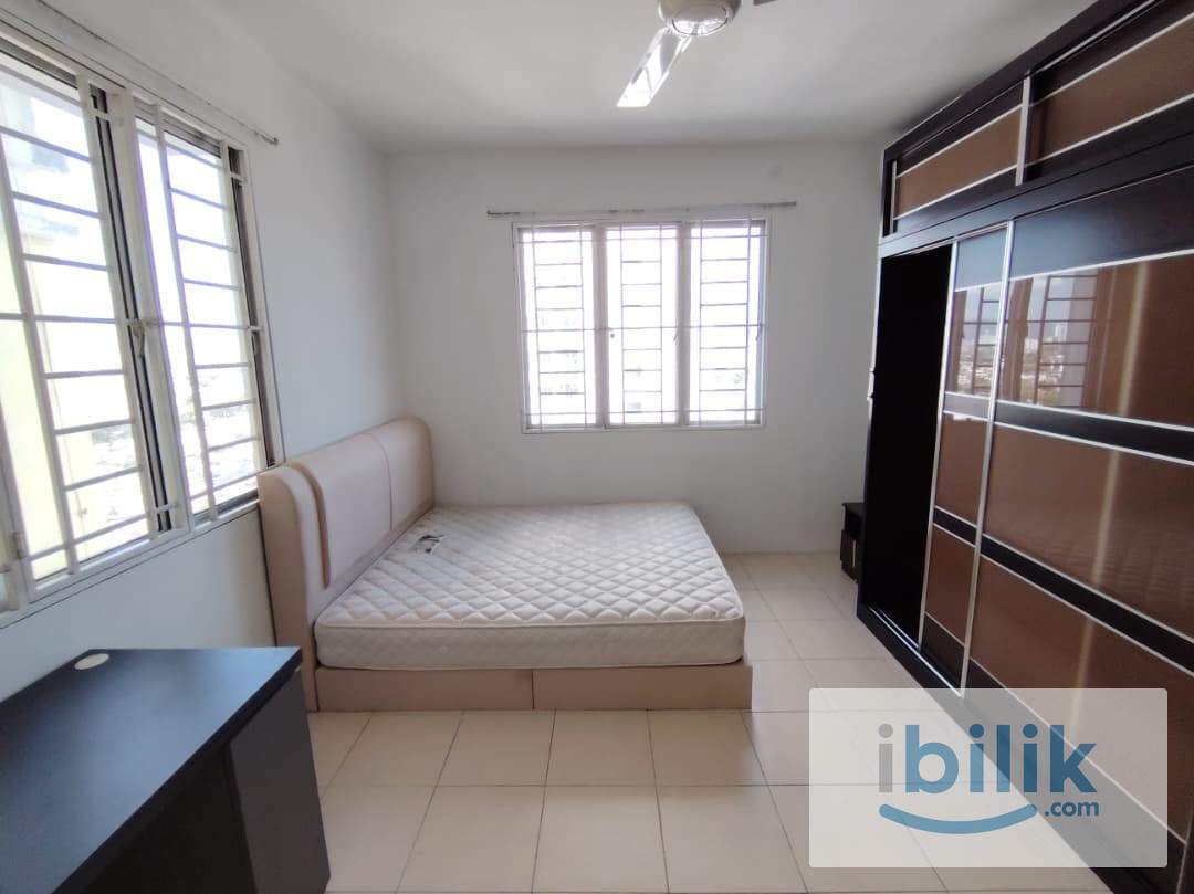 King Size bedroom with AC & Window @ Platinum Lake Pv 10, Setapak near to PV 128, TARUMT - Image 5