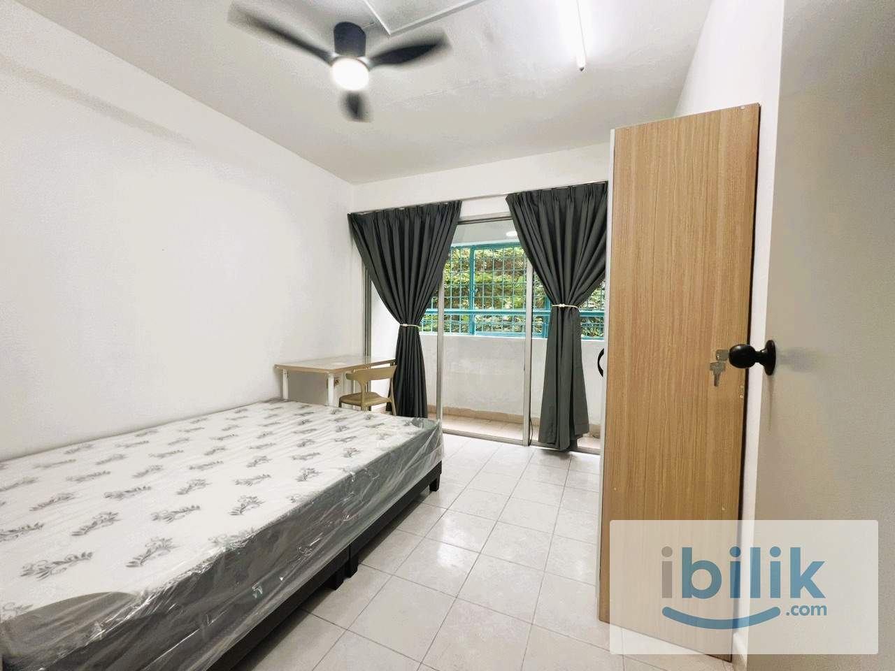 Flora Damansara Male Unit Balcony Room For Rent near The Curve, MRT - Image 1
