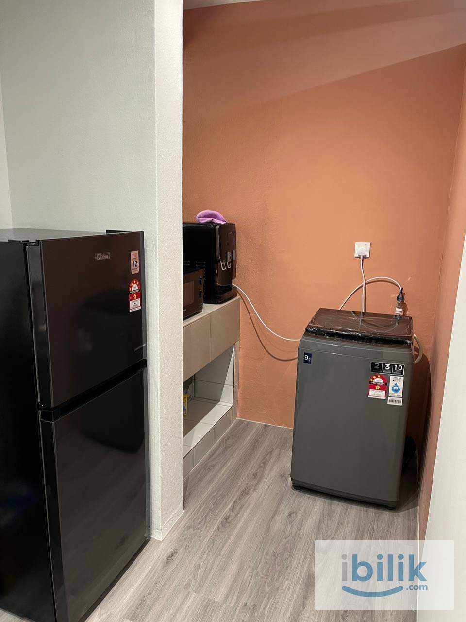 Middle Queen Bed Room w A/C in Georgetown For Rent  - Image 3