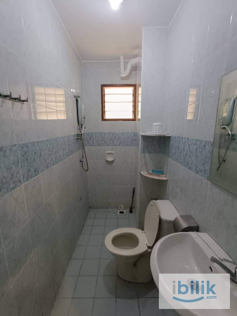 Single Bed with Air cond and Wifi in Serina Bay Condominium Jelutong Penang  - Image 2