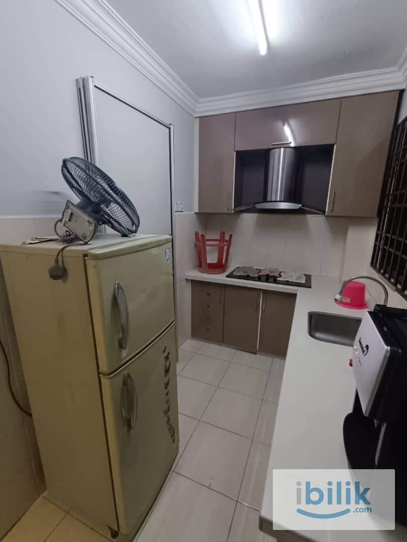 Single Bed with Air cond and Wifi in Serina Bay Condominium Jelutong Penang  - Image 3
