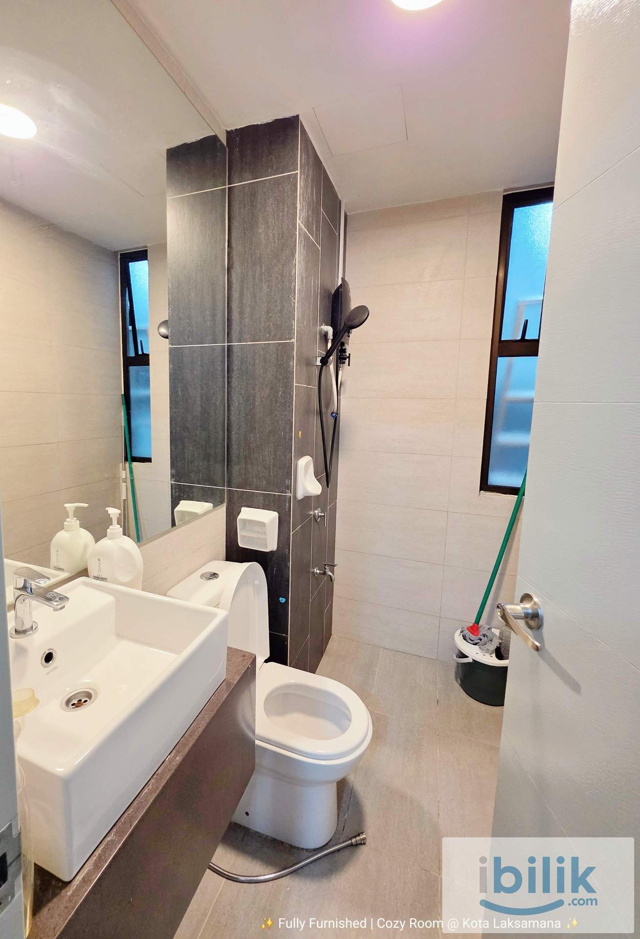 Middle Room with King Bed @ Admiral Residences Kota Laksamana - Image 3