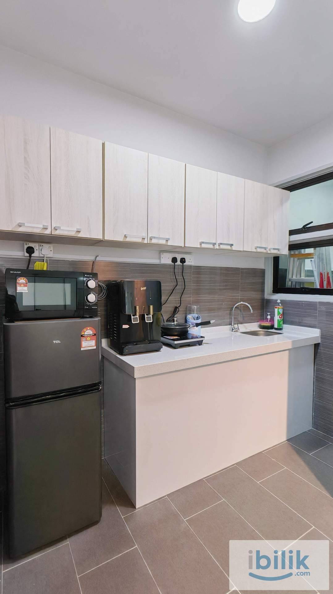 🔥 Admiral Residences Kota Laksamana — Fully Furnished Master Rooms from RM850! WiFi + Furniture Included! 🔥 - Image 2