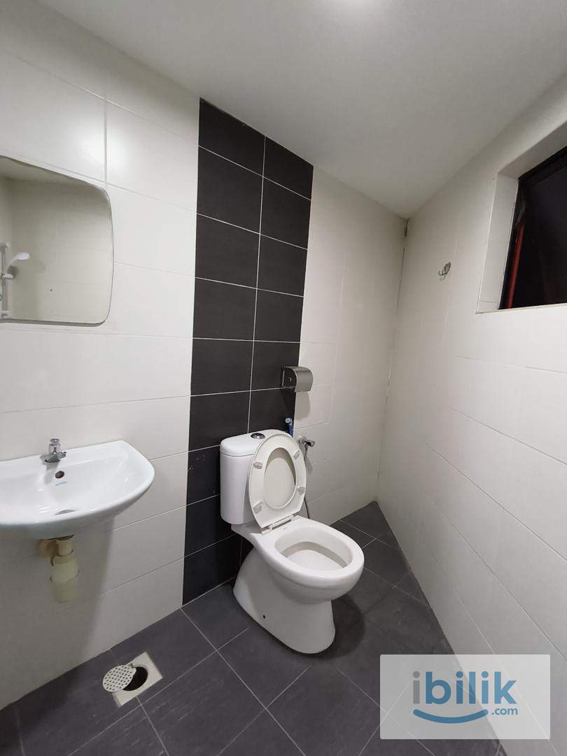 🔥Room with Private Bathroom @ Batu Berendam🔥 - Image 3