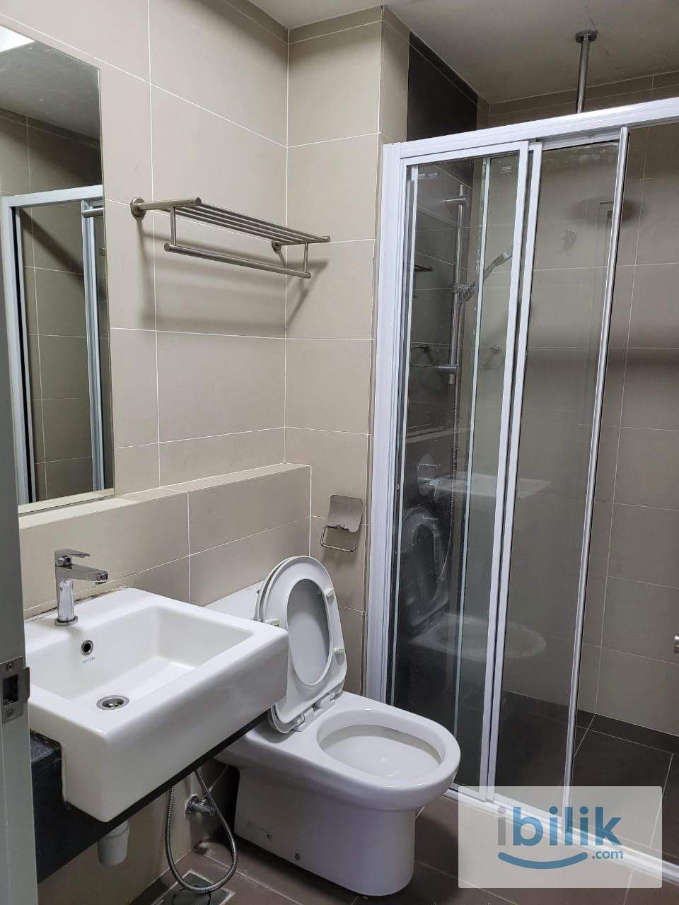 ⭐️Fully Furnished Female Unit⭐️Middle Room at 121 Residences, Bandar Utama - Image 1