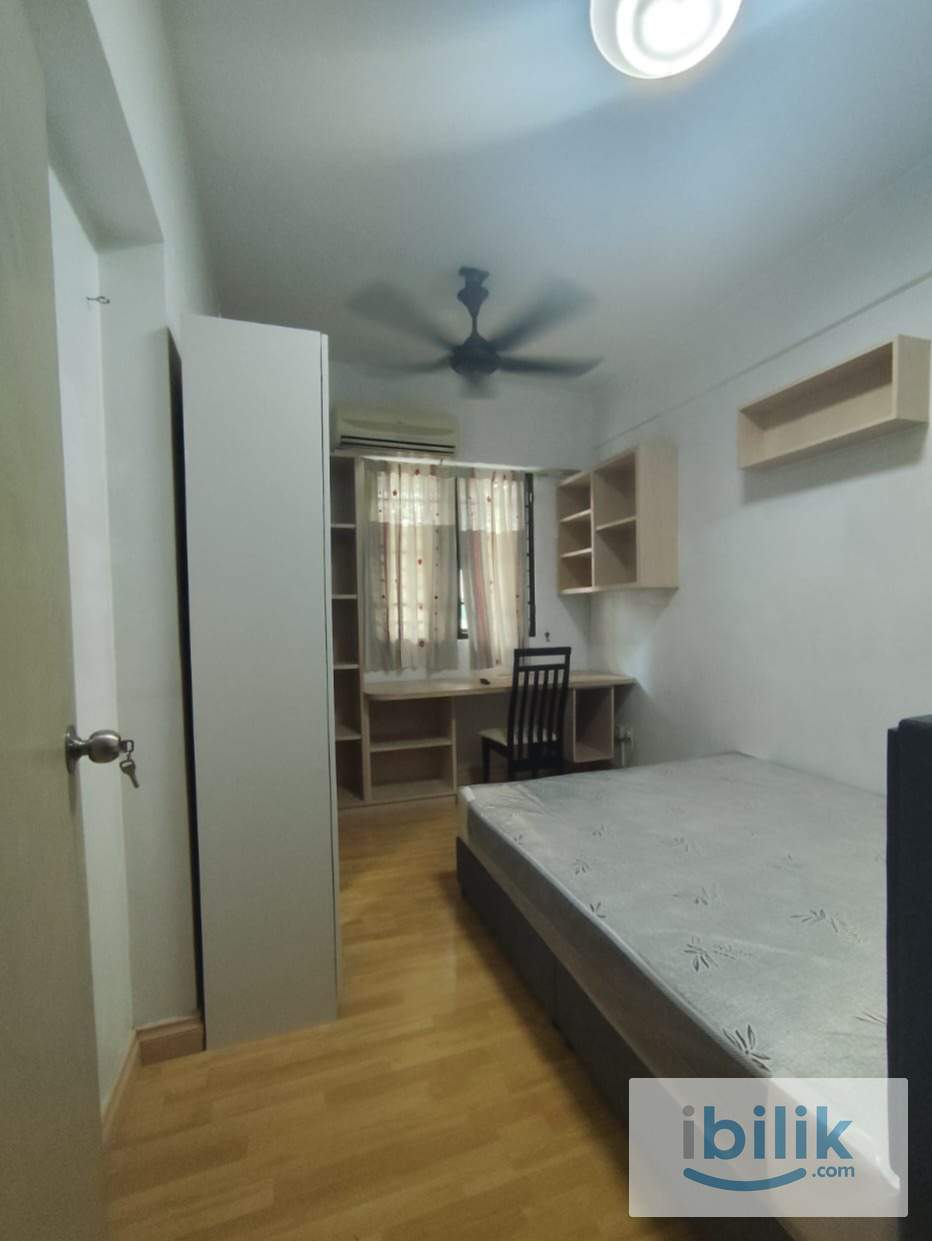 Middle bedroom for rent near MRT and LRT Maluri - Image 1