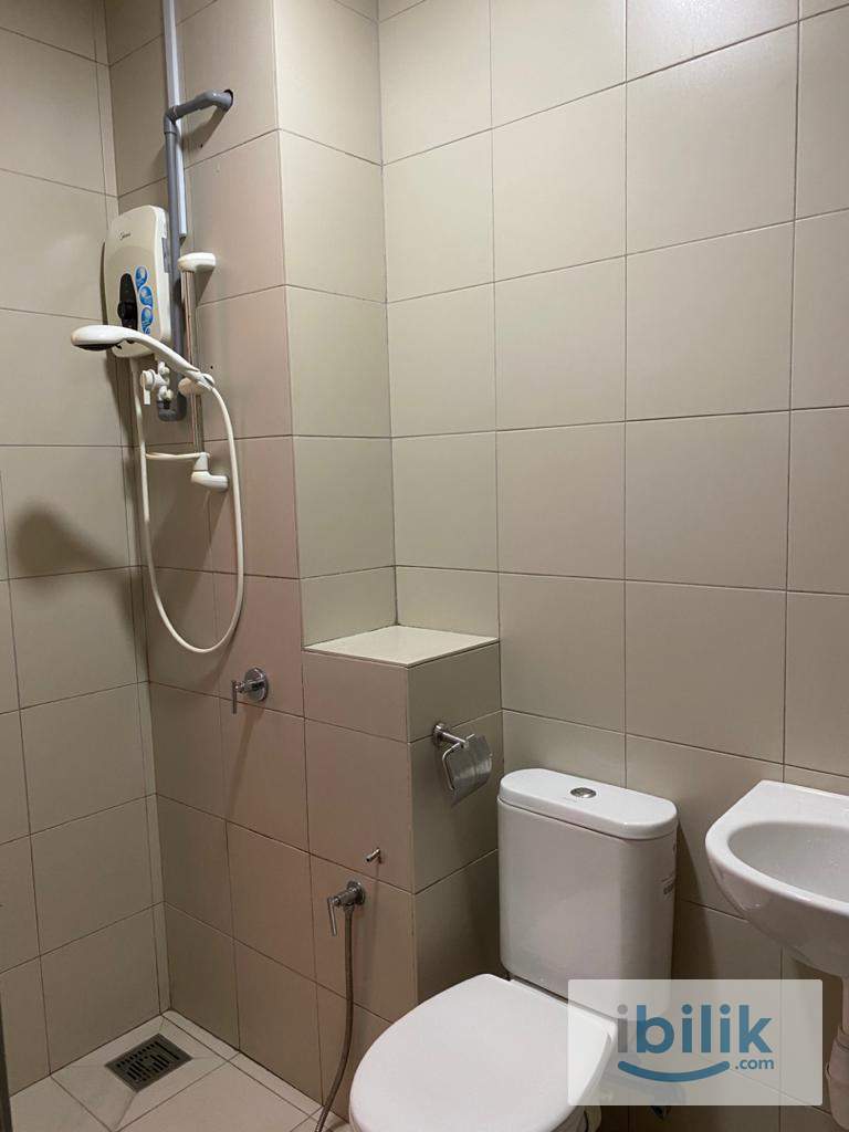 Middle bedroom at Vila Vista near MRT Taman Pertama - Image 3