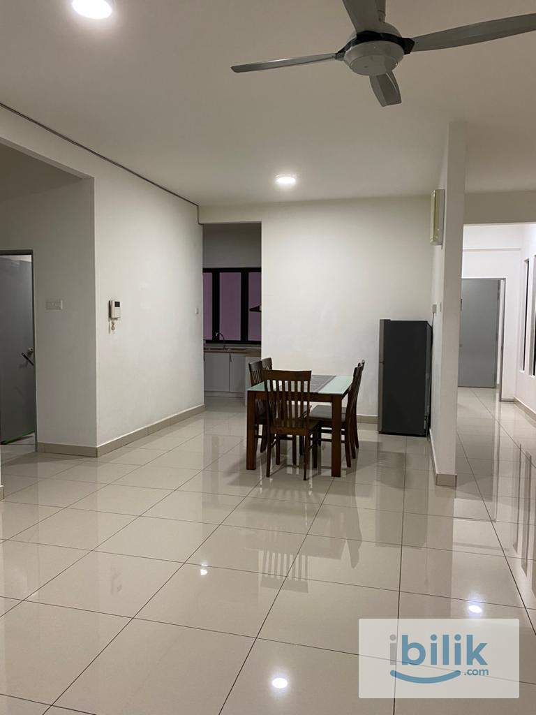 Middle bedroom at Vila Vista near MRT Taman Pertama - Image 4