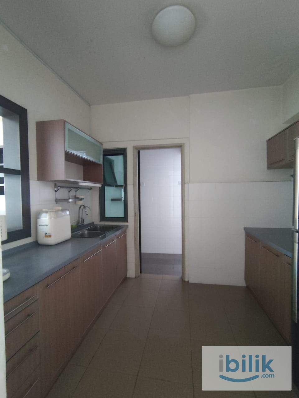 Middle Room at D'Alamanda Near LRT and MRT Maluri - Image 2