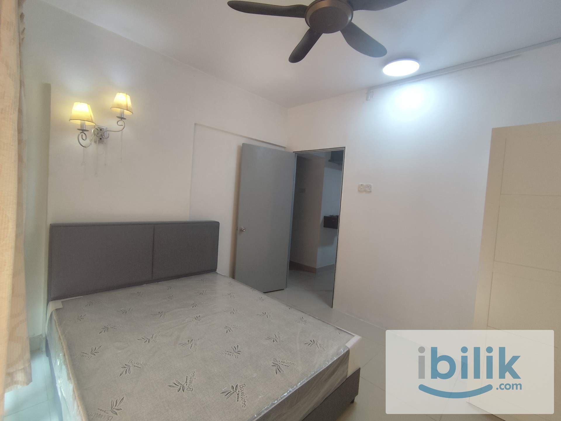 Middle Room at D'Alamanda Near LRT and MRT Maluri - Image 4