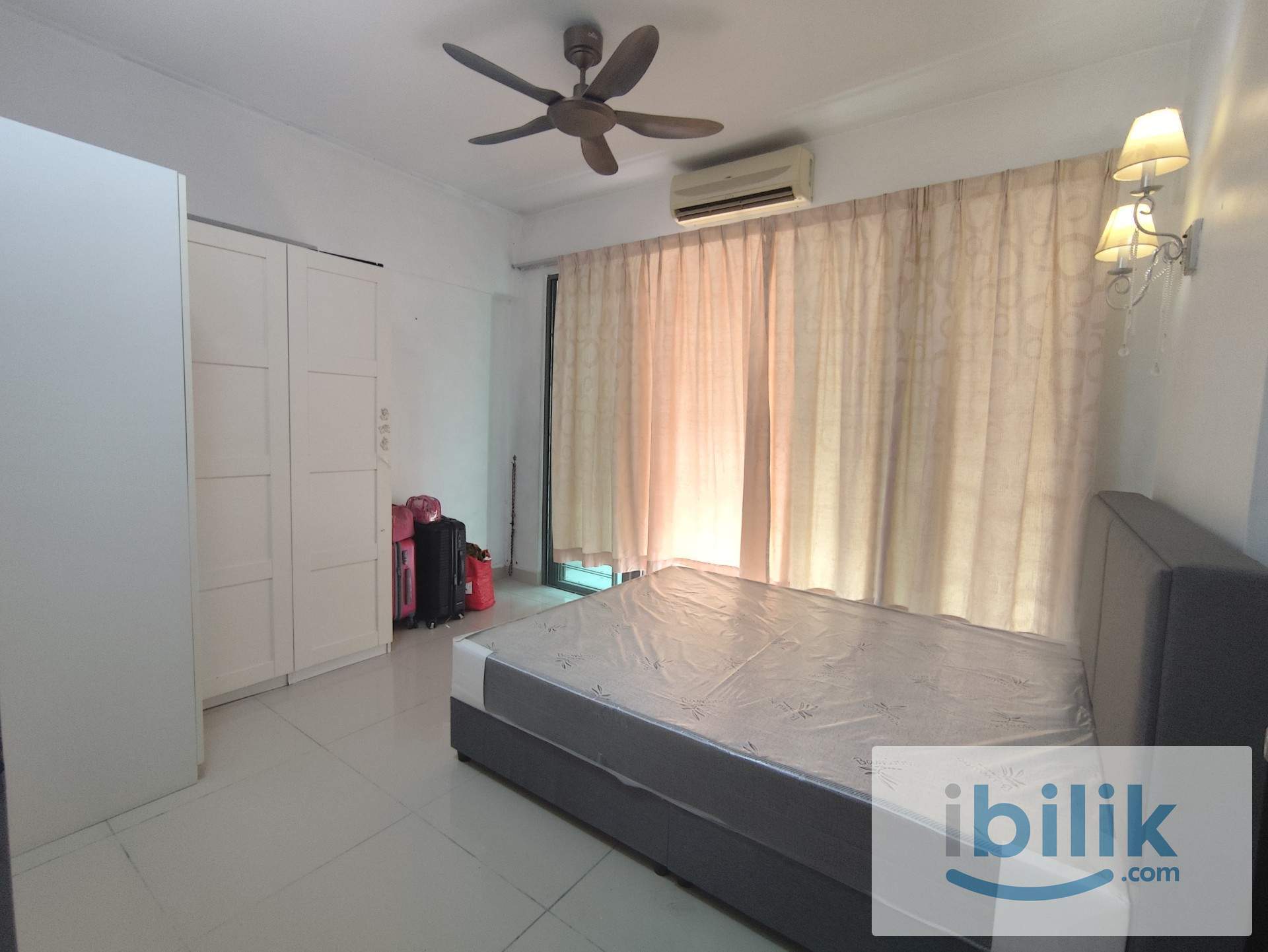 Middle Room at D'Alamanda Near LRT and MRT Maluri - Image 1