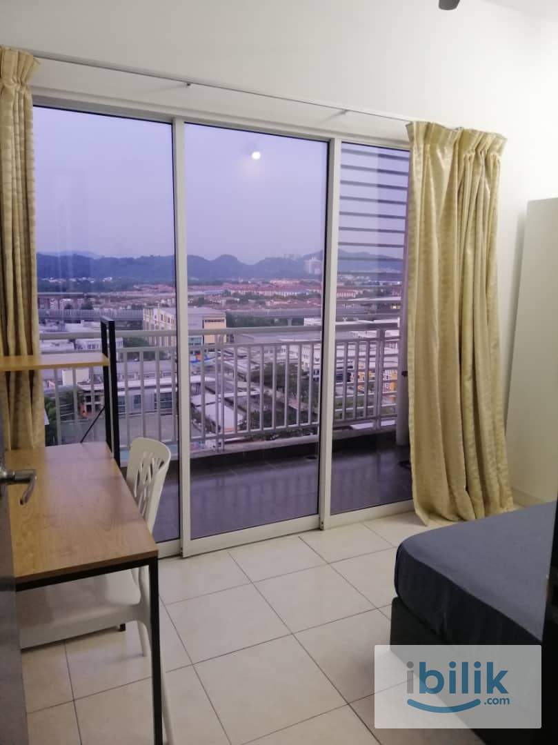 Single room with balcony at Cova Villa, Kota Damansara - Image 1